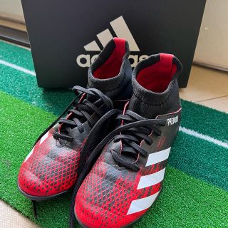 アディダス(adidas)のアディダス プレデター キッズ⭐︎ 21.5cm(スニーカー)