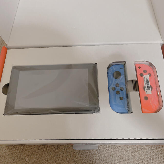 Nintendo Switch(ニンテンドースイッチ)のNintendo Switch  本体 JOY-CON(L)ネオンブルー/(R) エンタメ/ホビーのゲームソフト/ゲーム機本体(家庭用ゲーム機本体)の商品写真