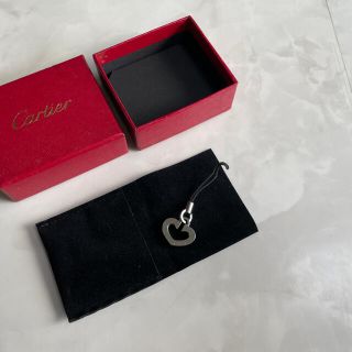 カルティエ(Cartier)のカルティエ　キーチャーム　キーホルダー　ストラップ　Cハート(キーホルダー)