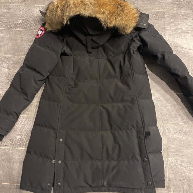 CANADA GOOSE(カナダグース)のカナダグース レディース MM 値下げ レディースのジャケット/アウター(ダウンジャケット)の商品写真