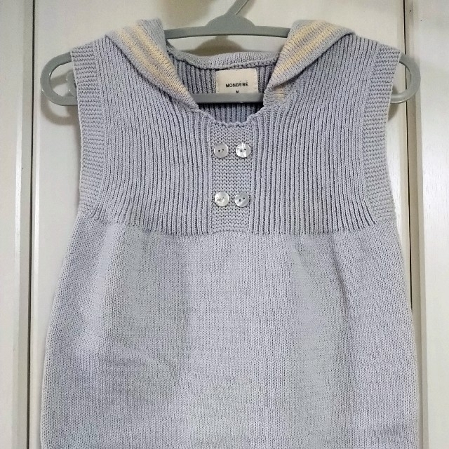 【送料無料】新品☆monbebeニットセーラートップス☆ノースリーブロンパース キッズ/ベビー/マタニティのベビー服(~85cm)(ロンパース)の商品写真