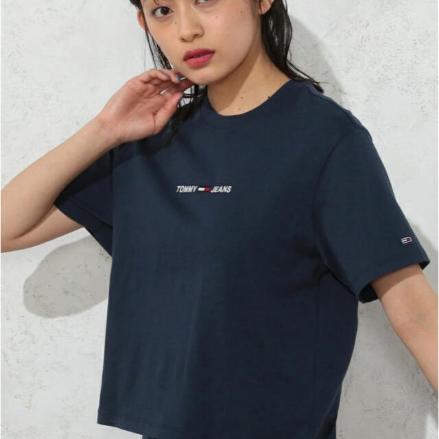 TOMMY HILFIGER(トミーヒルフィガー)の【新品】トミーヒルフィガー　ロゴTシャツ　カットソー レディースのトップス(Tシャツ(半袖/袖なし))の商品写真