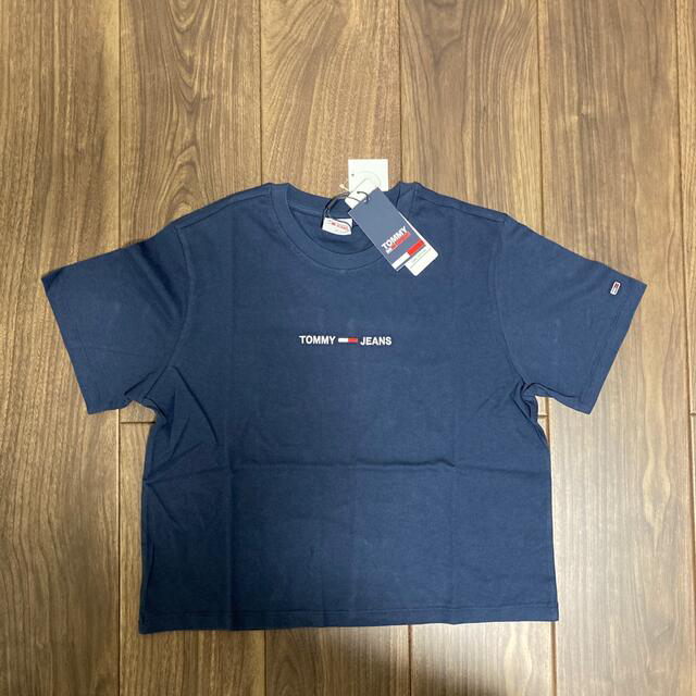 TOMMY HILFIGER(トミーヒルフィガー)の【新品】トミーヒルフィガー　ロゴTシャツ　カットソー レディースのトップス(Tシャツ(半袖/袖なし))の商品写真