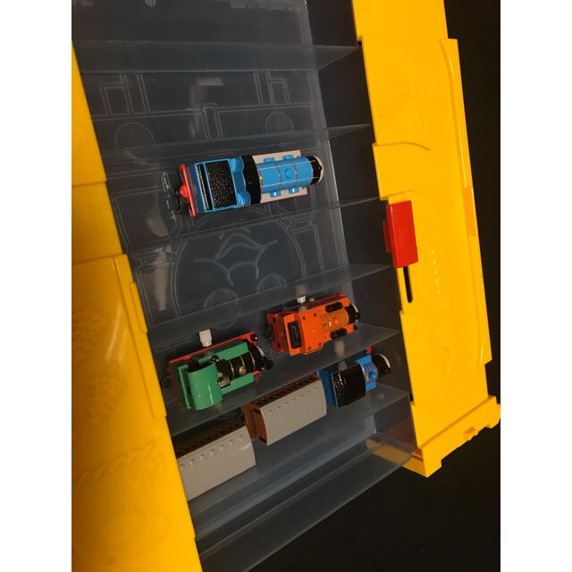 BANDAI(バンダイ)のトーマス ミニカー カプセルプラレール 収納 ディスプレイ ケース エンタメ/ホビーのおもちゃ/ぬいぐるみ(ミニカー)の商品写真