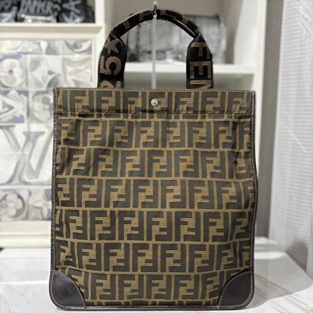 FENDI(フェンディ)の美品☆　フェンディ　トートバッグ　キャンバス　ズッカ レディースのバッグ(トートバッグ)の商品写真