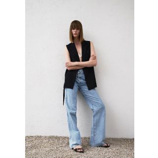 ザラ(ZARA)のZARA スリットベスト ブラック Mサイズ(ベスト/ジレ)