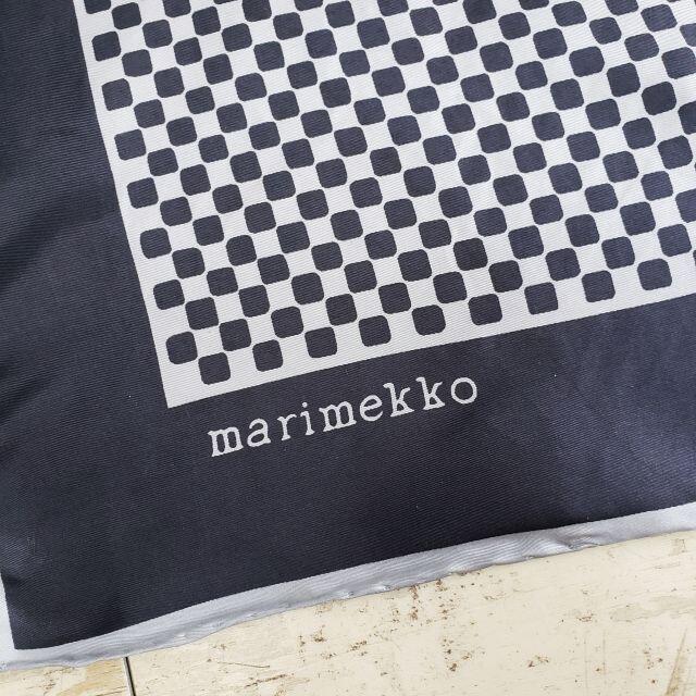 marimekko(マリメッコ)のマリメッコ Marimekko ☆ 総柄 シルク スカーフ ネイビー レディースのファッション小物(バンダナ/スカーフ)の商品写真