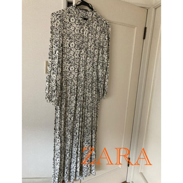 ZARA(ザラ)の【新品】ZARA ワンピース レディースのワンピース(ロングワンピース/マキシワンピース)の商品写真