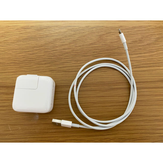 Apple(アップル)のアップル　充電器　純正　10V スマホ/家電/カメラのスマートフォン/携帯電話(バッテリー/充電器)の商品写真