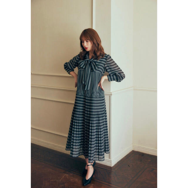 Herlipto Bow Pleated Long Dress の通販 by Lily's💐shop｜ラクマ