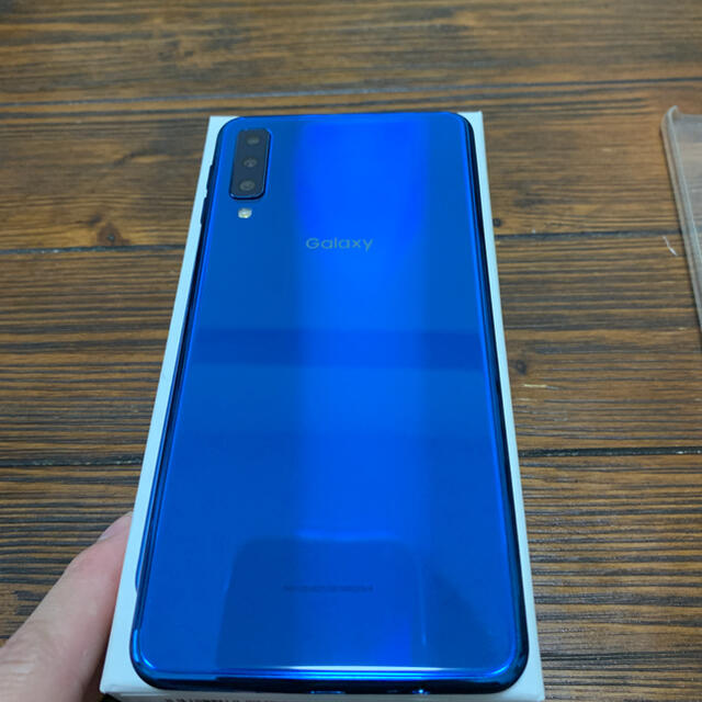 SAMSUNG(サムスン)のSAMSUNG GALAXY A7 ブルー Android 本体 スマホ/家電/カメラのスマートフォン/携帯電話(スマートフォン本体)の商品写真
