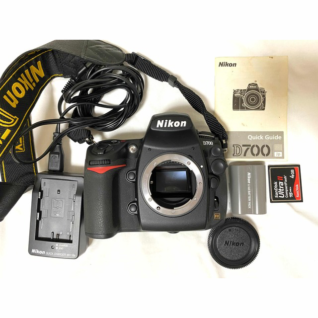 Nikon D700 ボディ シャッター数100以下