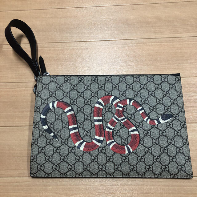 豪華 Gucci - 最終値下げ新品未使用 GUCCI グッチ スネーク クラッチ