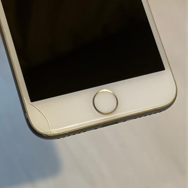 iPhone(アイフォーン)のiPhone7 本体 32GB シルバー スマホ/家電/カメラのスマートフォン/携帯電話(スマートフォン本体)の商品写真