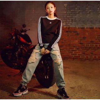 アディダス(adidas)の☆BLACKPINK☆JENNIEも着用☆adidas☆ロンT☆希少☆(アイドルグッズ)