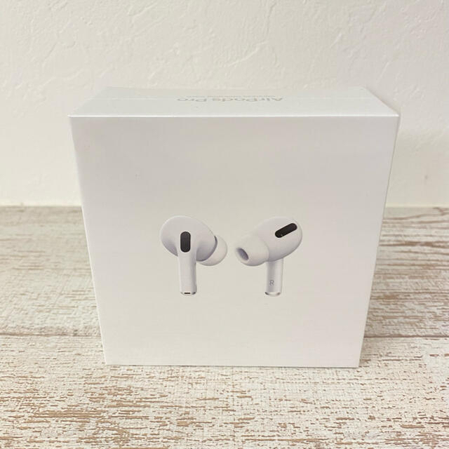 Apple(アップル)の匿名配送　送料無料　新品未開封　Airpods pro エアーポッズプロ　本体 スマホ/家電/カメラのオーディオ機器(ヘッドフォン/イヤフォン)の商品写真