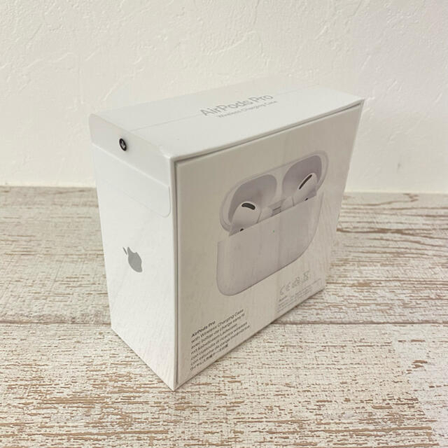 Apple(アップル)の匿名配送　送料無料　新品未開封　Airpods pro エアーポッズプロ　本体 スマホ/家電/カメラのオーディオ機器(ヘッドフォン/イヤフォン)の商品写真