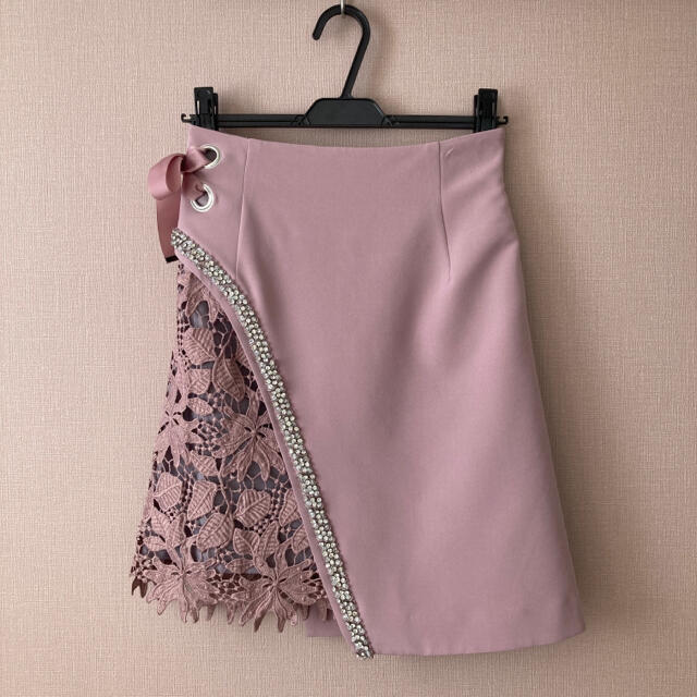 Lily Brown(リリーブラウン)のL.B CANDY STOCK　ビジューレーススカート　ピンク　S レディースのスカート(ミニスカート)の商品写真