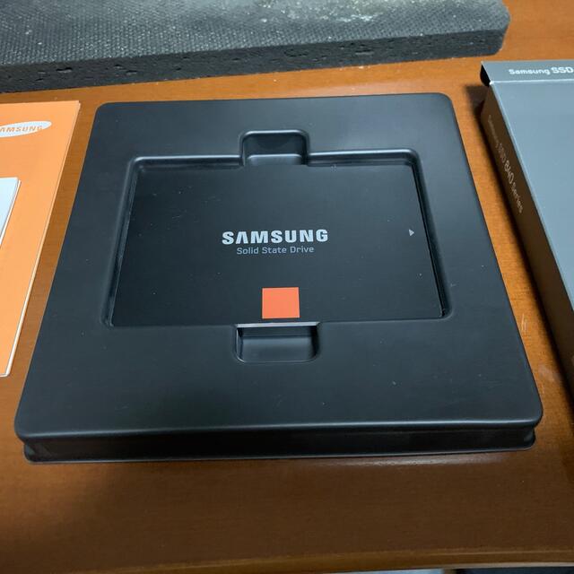 SAMSUNG(サムスン)のSAMSUNG SSD 840シリーズ　250GB スマホ/家電/カメラのPC/タブレット(PCパーツ)の商品写真