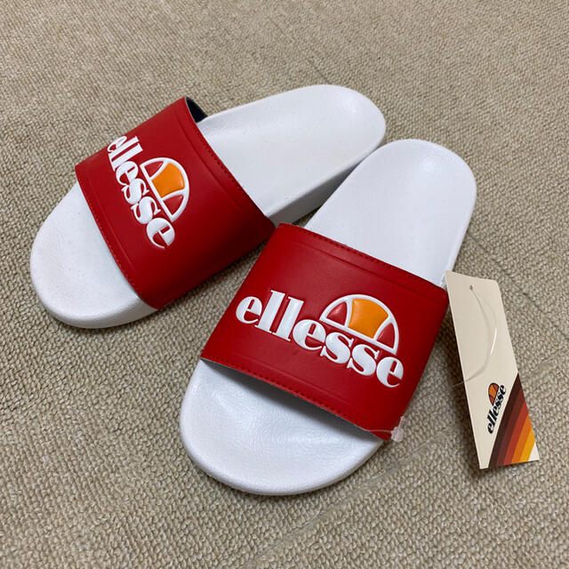 ellesse(エレッセ)の新品未使用★ ellesse シャワーサンダル　レッド　23 レディースの靴/シューズ(サンダル)の商品写真