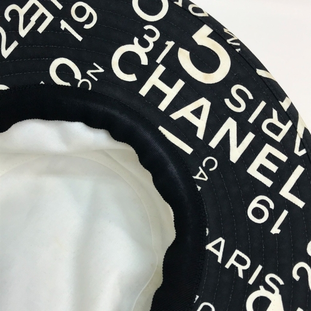 CHANEL(シャネル)のシャネル CHANEL バイシー CC ココマーク ロゴ 帽子 アパレル ハット キャンバス ブラック×ホワイト レディースの帽子(ハット)の商品写真