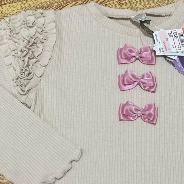 しまむら(シマムラ)のしまむら　テレコ肩フリルトップス　120 キッズ/ベビー/マタニティのキッズ服女の子用(90cm~)(Tシャツ/カットソー)の商品写真