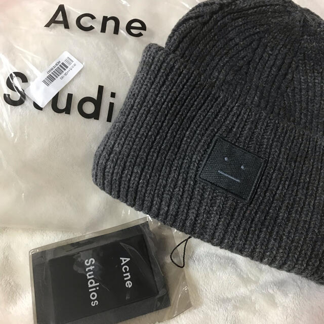 ACNE(アクネ)のAcne Studios　ニット帽　BTS 愛用 レディースの帽子(ニット帽/ビーニー)の商品写真