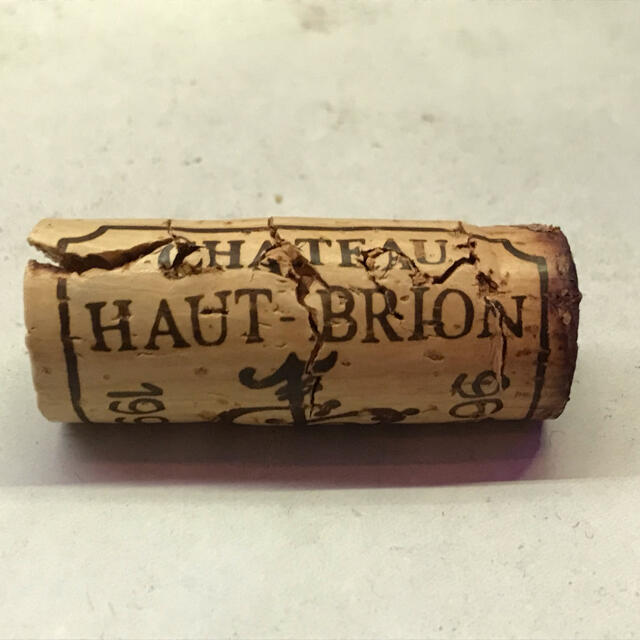 シャトーオーブリオン chateauhautbrionの通販 by クレポル's shop｜ラクマ 1996 ワイン 空瓶 お得格安