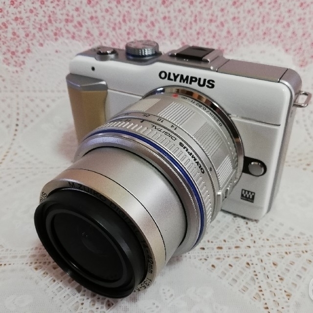 OLYMPUS PEN E-PL1 white