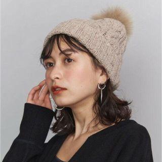 ビューティアンドユースユナイテッドアローズ(BEAUTY&YOUTH UNITED ARROWS)のBY ファーポンポンケーブルニットキャップ　ニット帽　モカ　ベージュ(ニット帽/ビーニー)