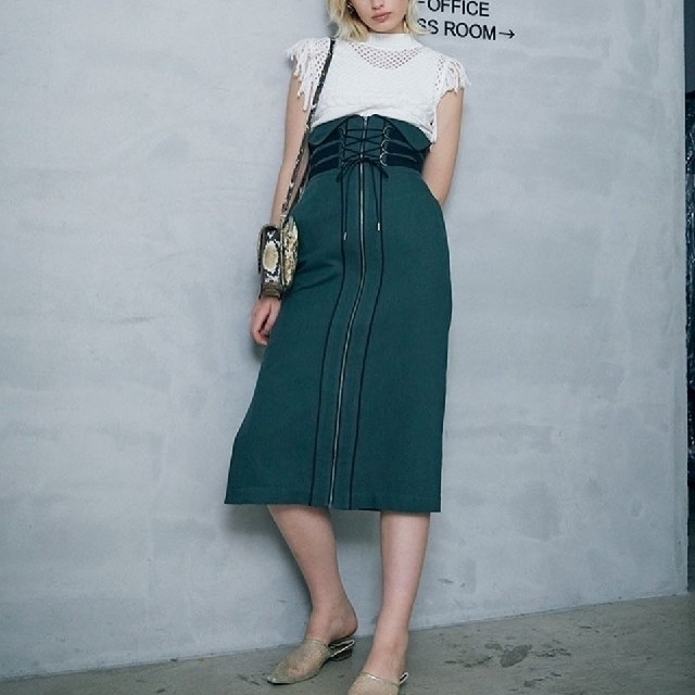 Ameri VINTAGE(アメリヴィンテージ)のSmnar様専用　SHOELACES TIGHT SKIRT レディースのスカート(ひざ丈スカート)の商品写真