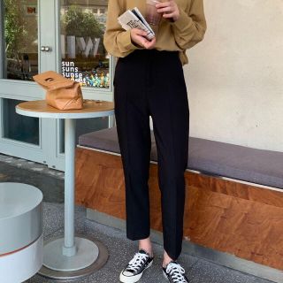 ザラ(ZARA)のタックパンツ　テーパード　韓国(カジュアルパンツ)