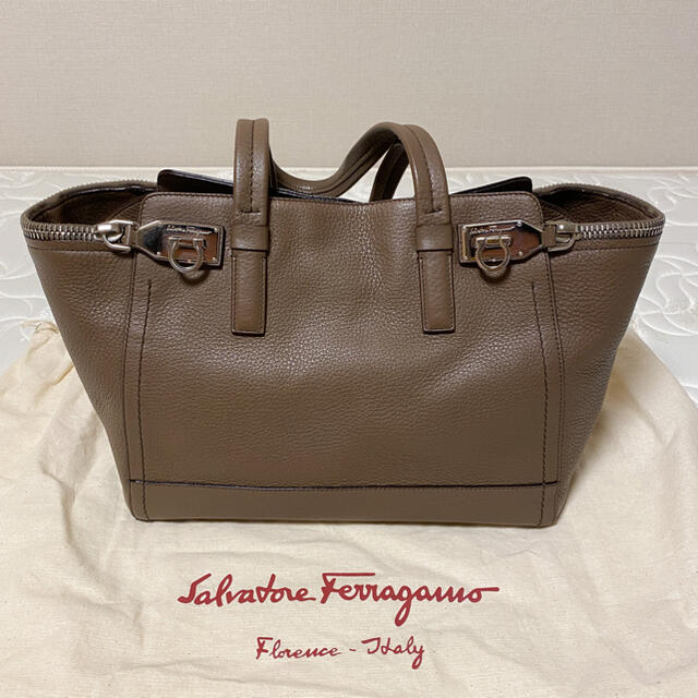 ‼️引越しSALE‼️ferragamoハンドバッグ