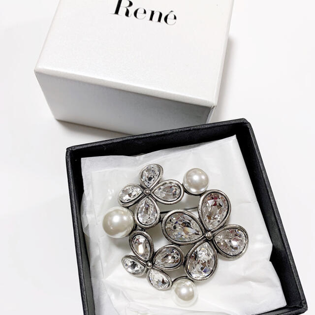 René(ルネ)のルネ　Rene ブローチ レディースのアクセサリー(ブローチ/コサージュ)の商品写真