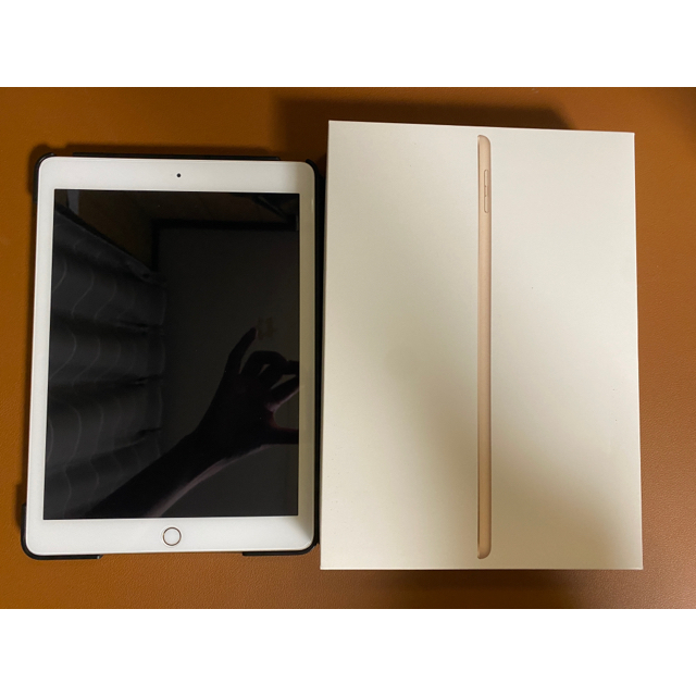 アップル iPad 第5世代 WiFi 32GB ゴールド　箱付き 2