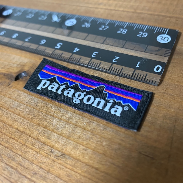 patagonia(パタゴニア)の【美品】パタゴニア patagonia タグ ワッペン　正規品 ハンドメイドの素材/材料(各種パーツ)の商品写真