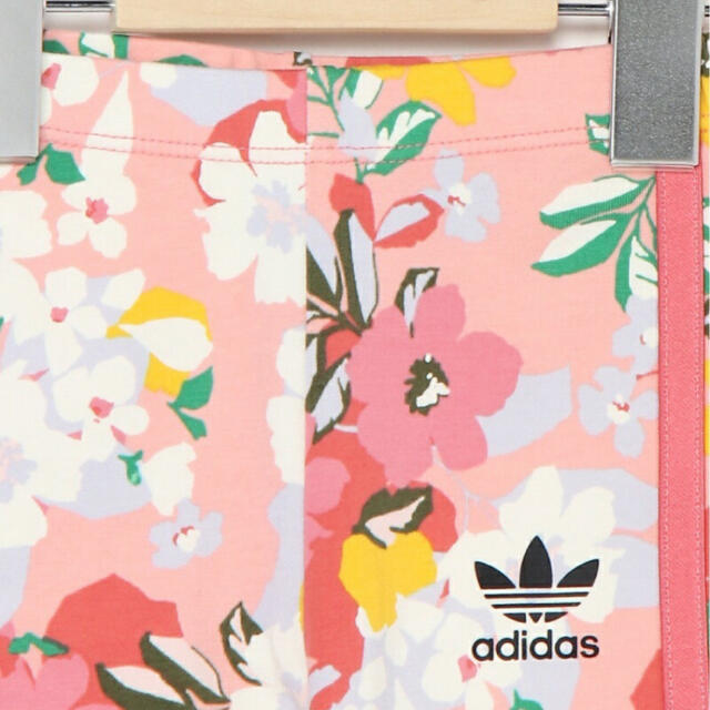adidas(アディダス)の新品　アディダス　スウェット　タイツ　セットアップ　110  花柄　ピンク キッズ/ベビー/マタニティのキッズ服女の子用(90cm~)(その他)の商品写真