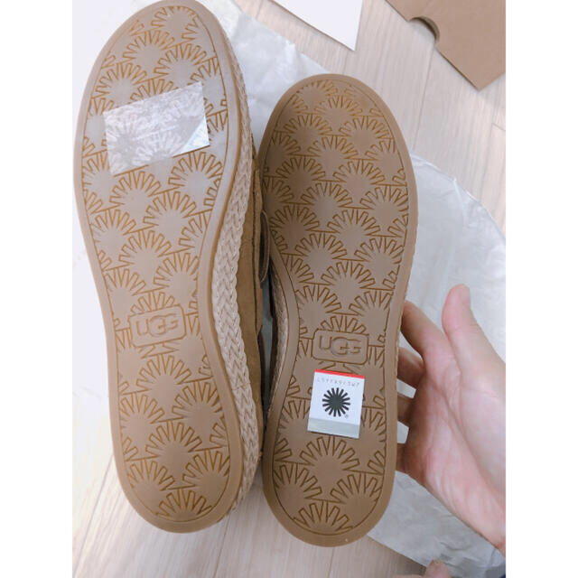 UGG(アグ)のUGG フラットシューズ／スリッポン／カモシン未使用品サイズ8 （24.5ほど） レディースの靴/シューズ(スリッポン/モカシン)の商品写真