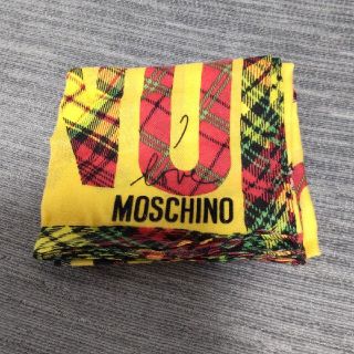 モスキーノ(MOSCHINO)のMOSCHINOイエローチェックロゴハンカチ(ハンカチ)