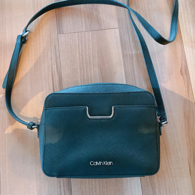 Calvin Klein(カルバンクライン)の【美品】カルバンクライン　ショルダーバッグ レディースのバッグ(ショルダーバッグ)の商品写真