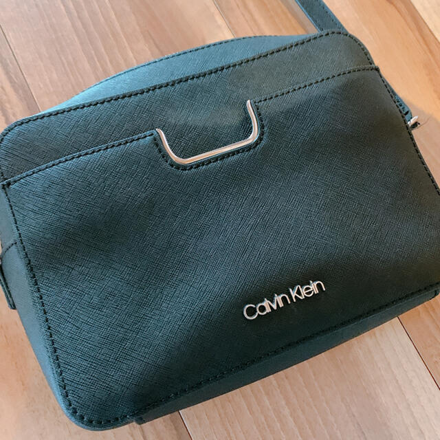 Calvin Klein(カルバンクライン)の【美品】カルバンクライン　ショルダーバッグ レディースのバッグ(ショルダーバッグ)の商品写真