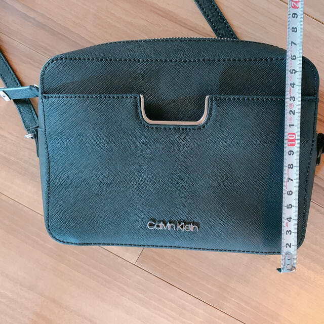 Calvin Klein(カルバンクライン)の【美品】カルバンクライン　ショルダーバッグ レディースのバッグ(ショルダーバッグ)の商品写真