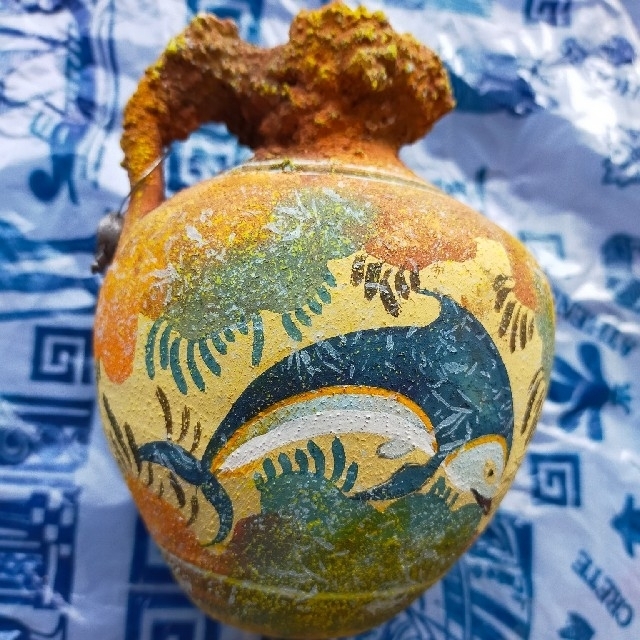 ギリシャ土産の壺　海に沈んでいた風のデザイン インテリア/住まい/日用品のインテリア小物(置物)の商品写真