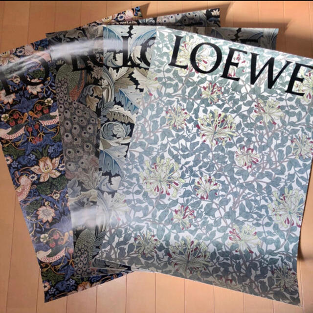 LOEWE(ロエベ)のPoRo様 専用    LOEWE ウィリアムモリス コラボポスター エンタメ/ホビーのアート用品(絵の具/ポスターカラー)の商品写真