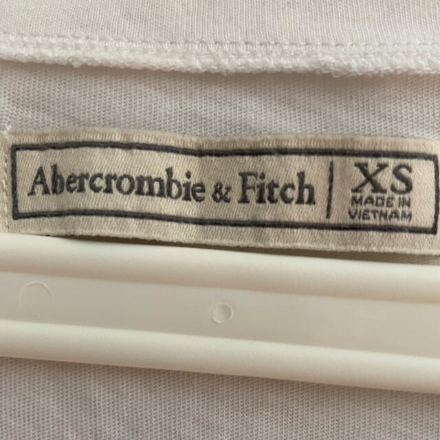 Abercrombie&Fitch(アバクロンビーアンドフィッチ)のAbercrombie & Fitch アバクロ Vネック Tシャツ XS レディースのトップス(Tシャツ(半袖/袖なし))の商品写真