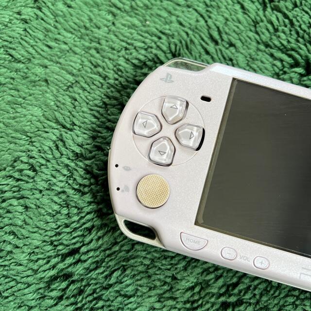 PSP-2000 LAVENDER PURPLE（本体充電器のみ） エンタメ/ホビーのゲームソフト/ゲーム機本体(携帯用ゲーム機本体)の商品写真