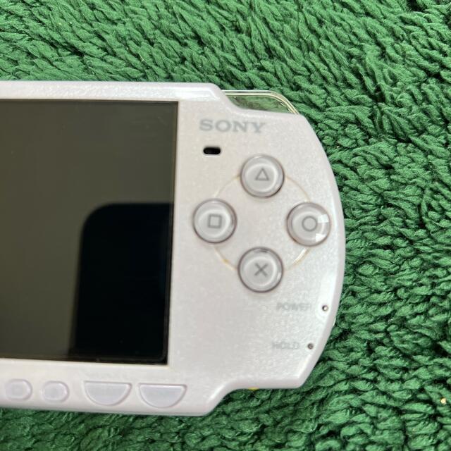 PSP-2000 LAVENDER PURPLE（本体充電器のみ） エンタメ/ホビーのゲームソフト/ゲーム機本体(携帯用ゲーム機本体)の商品写真