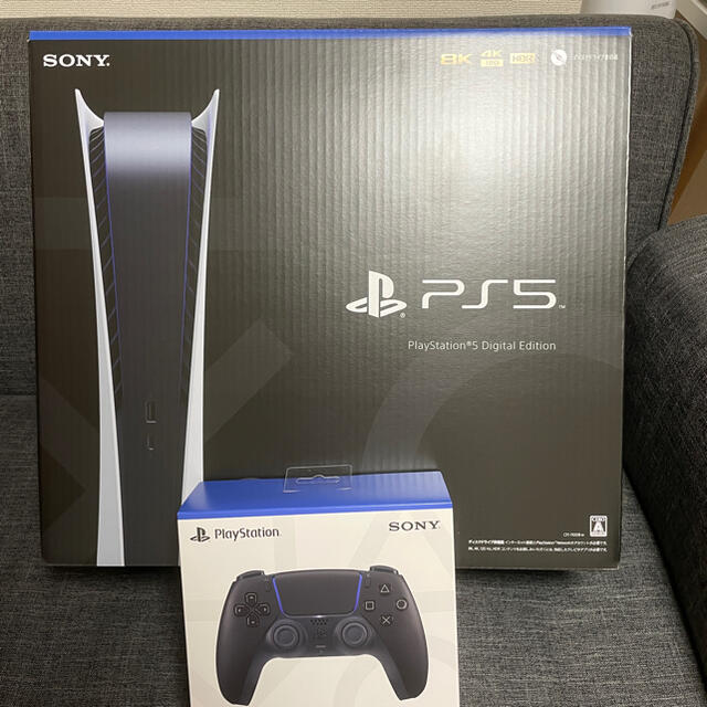 PlayStation(プレイステーション)のps5 デジタルエディション CFI-1100B01 コントローラー　セット エンタメ/ホビーのゲームソフト/ゲーム機本体(家庭用ゲーム機本体)の商品写真