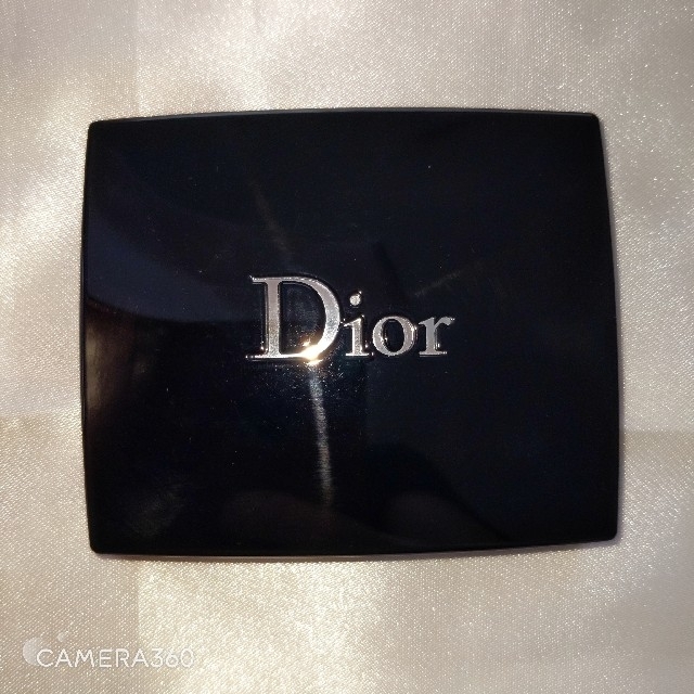 Dior(ディオール)の値下げ！【Dior】 ラッシュスカルプト　002　コーラルシェイプ コスメ/美容のベースメイク/化粧品(チーク)の商品写真