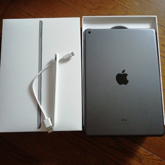 iPad(アイパッド)のiPad 10.2インチ  32GB 第７世代 スマホ/家電/カメラのPC/タブレット(タブレット)の商品写真